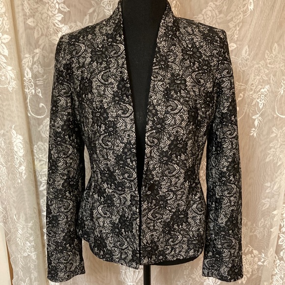 Banana Republic Jackets & Blazers - NWT! Beautiful Banana Republic Women’s Blazer Size 4